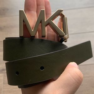 MICHAEL KORS REVERSIBLE BELT 👖